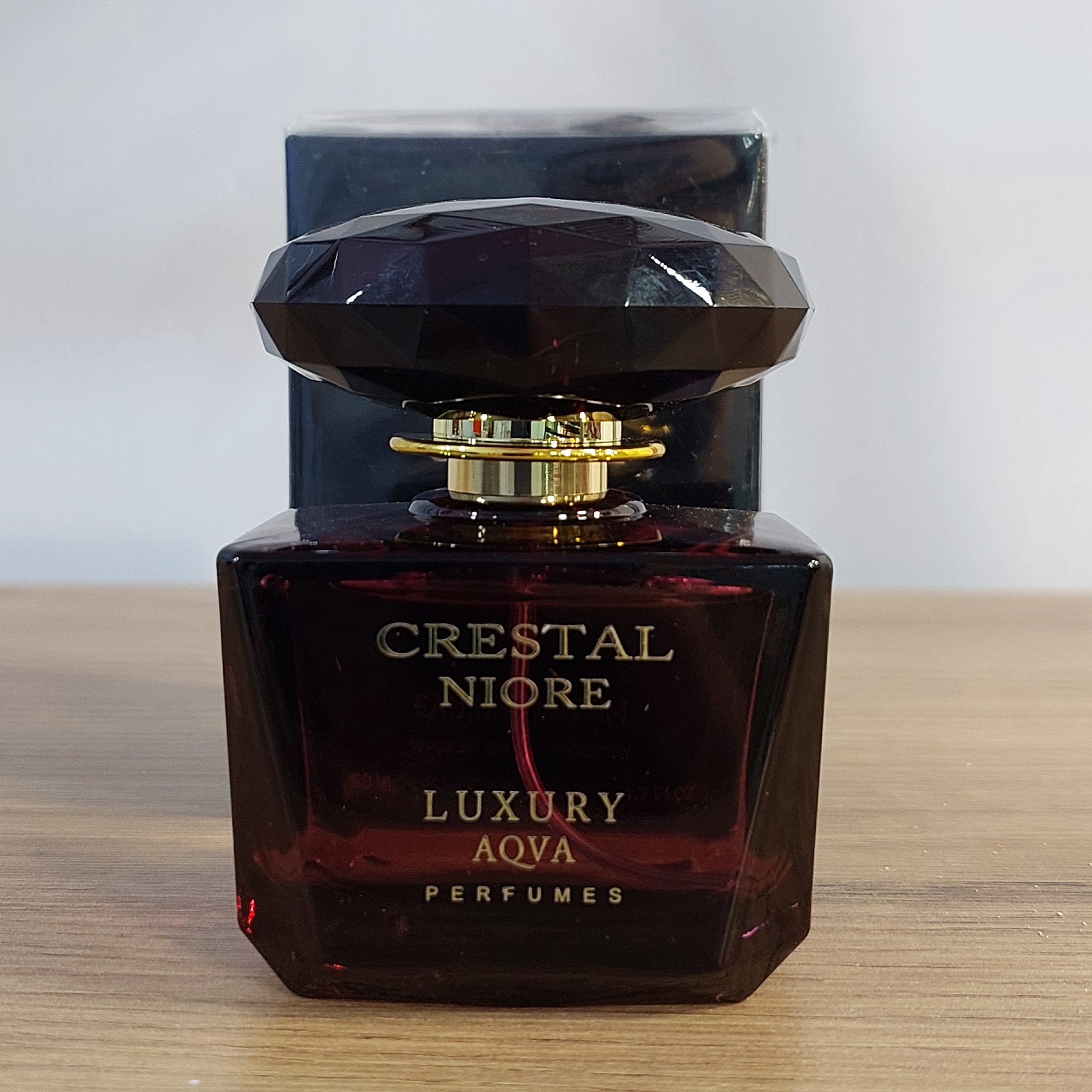 عطر و ادکلن ورساچه کریستال نویر لاکچری آکوا حجم 50 میل
